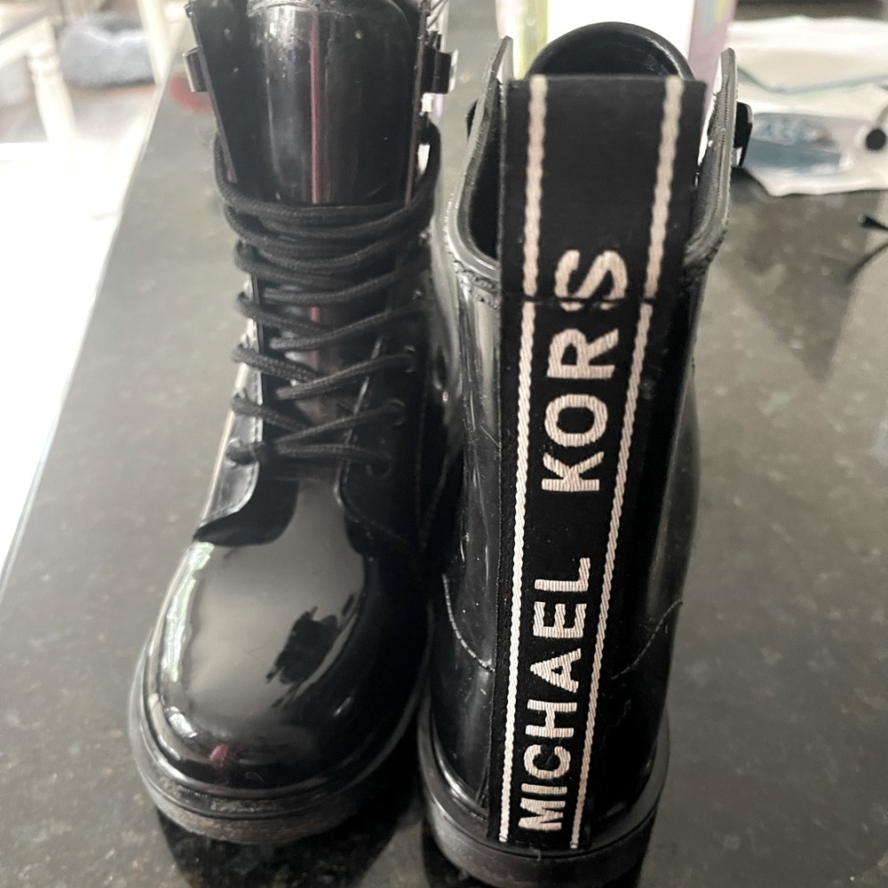 MICHAEL Michael Kors Tavie Rain-bootie Size 9